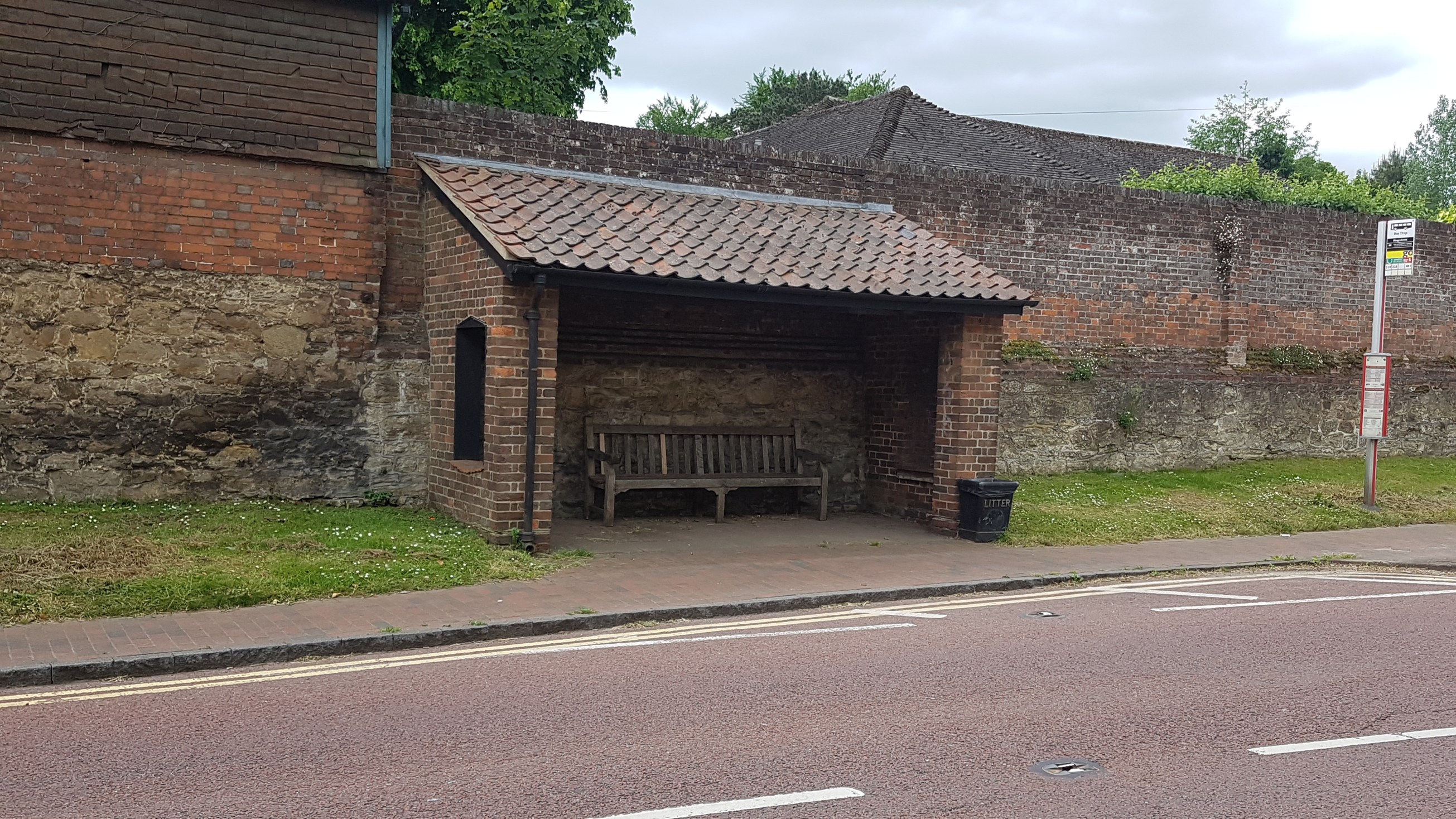 bus-shelter-near-chart-lane