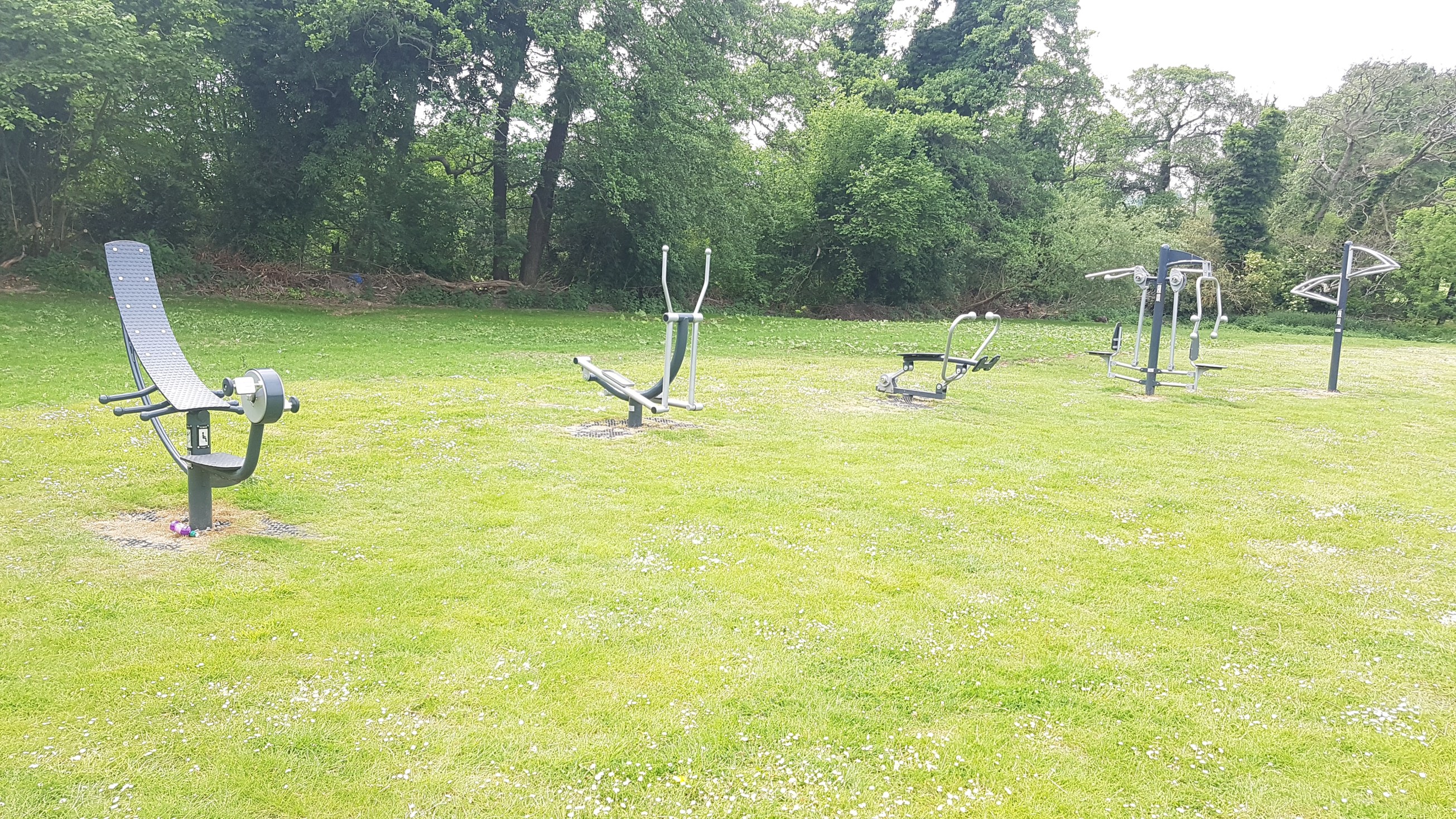 outdoor-gym-equipment