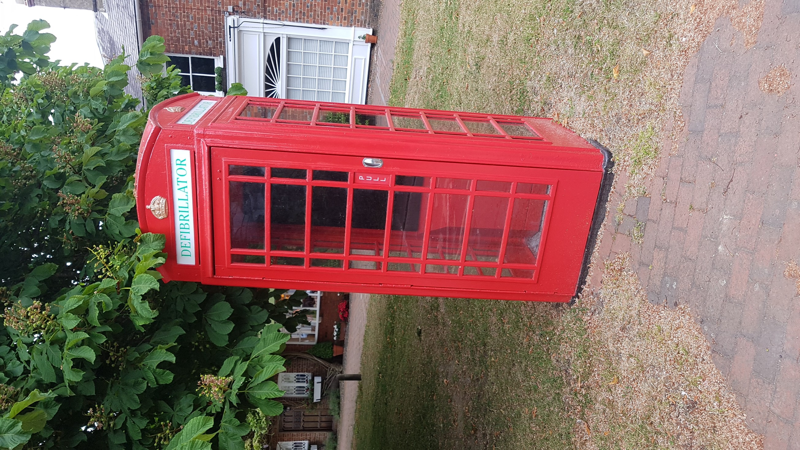 telephone-box-on-green